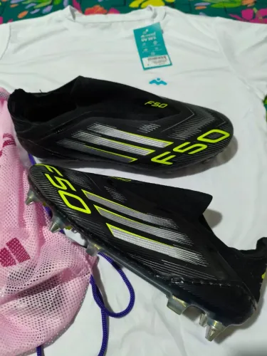 Chuteira F 50 trava mista