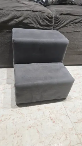 Escadinha pet em suede cinza com dois degraus