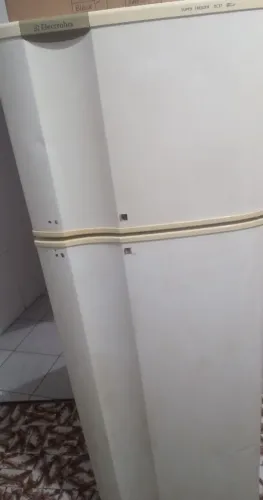 Vendo geladeira,com defeito,não está gelando.