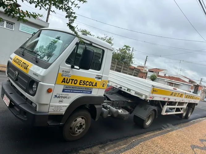 Conjunto de cavalo e reboque