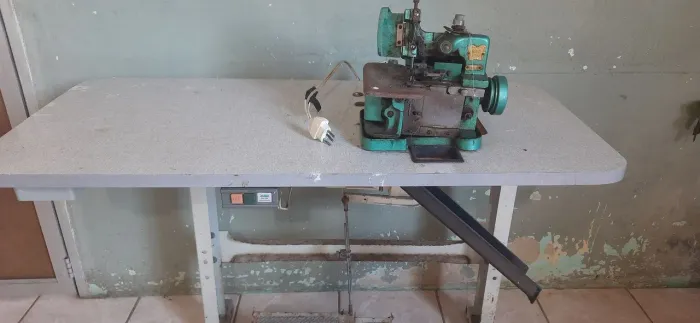Maquina de costura overlock 