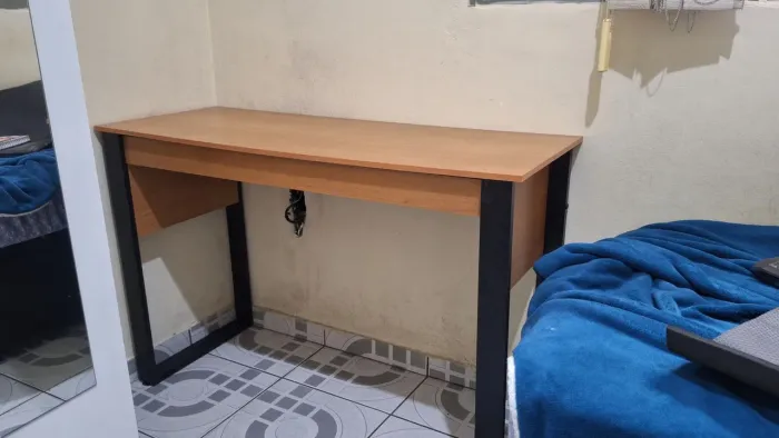 Mesa/ escrivaninha Industrial com gaveta