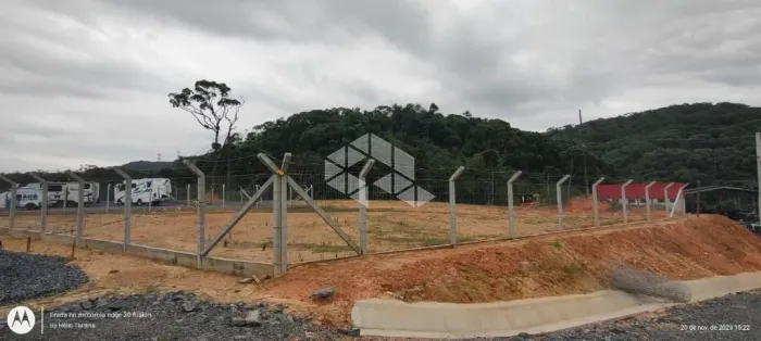 Vende- se Terreno 750 m², em Gaspar - Próximo a Segalas