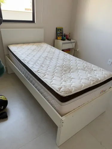 Vendo cama MDF e colchão de mola