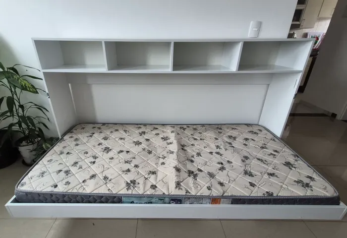 CAMA RETRÁTIL HORIZONTAL BRANCA - Na região de São Judas