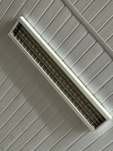 Luminárias comerciais de sobrepor aletadas