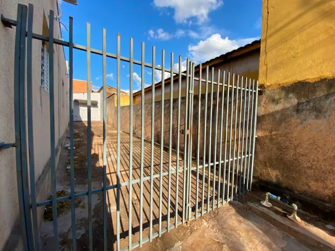 Casa de Condomínio para aluguel, 2 quartos, Jardim Jóquei Club - Campo Grande/MS