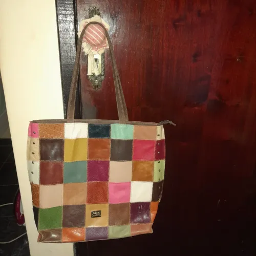 Bolsa couro legitimo.