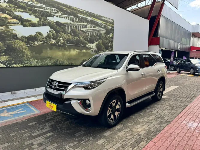 Toyota Hilux SW4 SRX 4X4 2.8 TDI 16V Dies. Aut. 2017