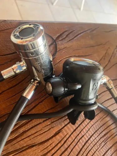Par de Reguladores Hollis DC1 + 212 + Manômetros Seasub - Sidemount