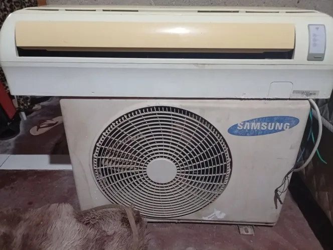 Ar condicionado Splinter 9btu 220w funcionando 800 reais pra sair logo