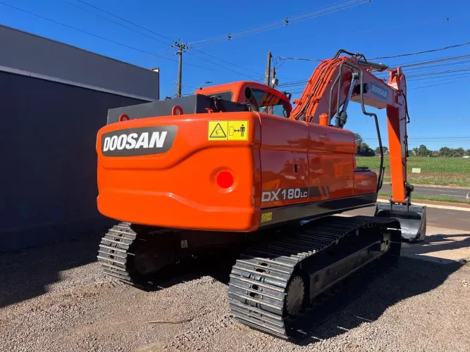 Escavadeira Doosan Dx180