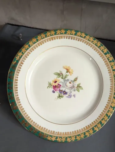 Jogo de pratos de porcelana