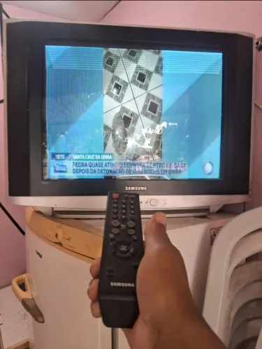 Tv 21" tubo Samsung c/ controle remoto funcionando perfeitamente 