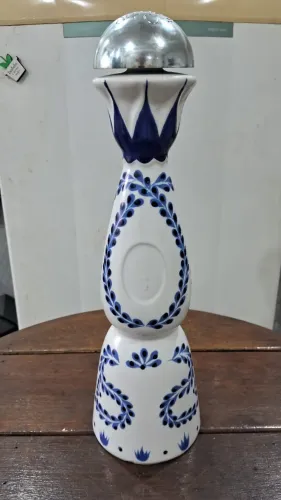 Garrafa original Clase Azul Reposado 750 ml vazia.