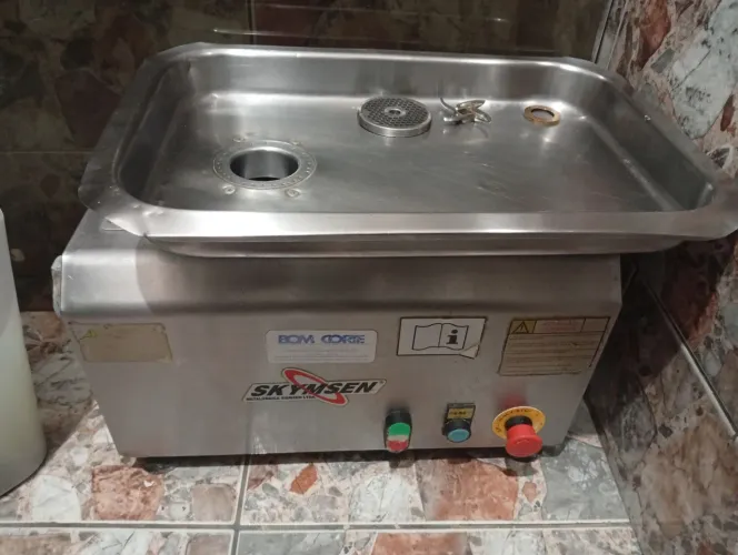 Moedor de carne industrial completo!