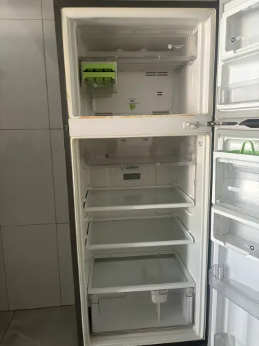 Geladeira cônsul ( tem que trocar o motor )