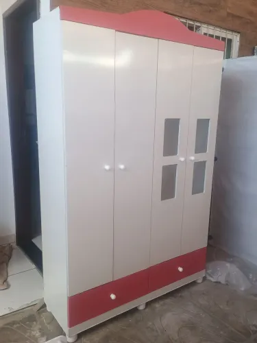 Lindo guarda roupa usado em bom estado