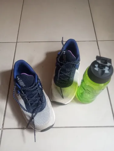 Under Armour Tam 41 original+ garrafa 