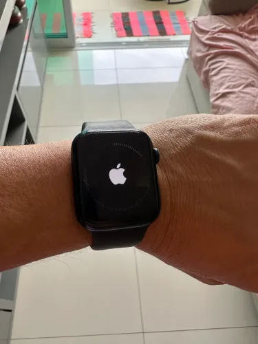 Apple Watch Series 6 de 44 mm, com caixa de alumínio azul e cerâmica, pulseira preta
