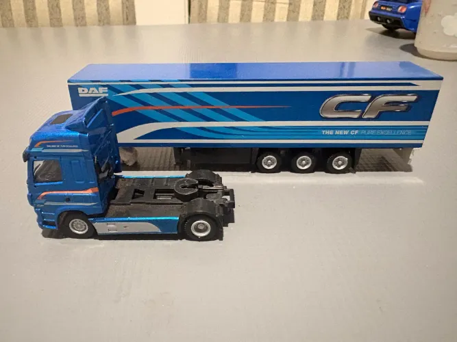 Miniatura Caminhão DAF CF Azul com Carreta - The New CF Pure Excellence