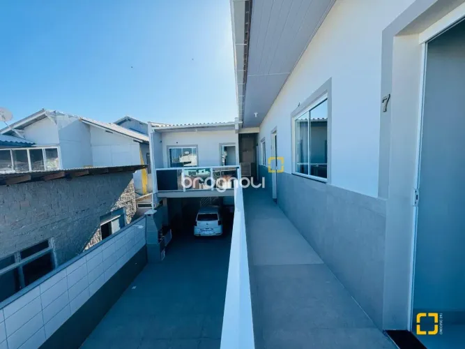Prédio com 7 apartamentos - Tapera da Base