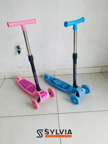 Patinete infantil rosa e azul