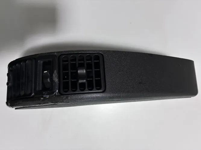 Difusor de ar esquerdo e Par de setas Omega
