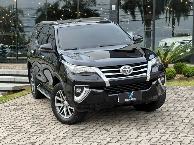 Toyota Hilux SW4 SRX 4X4 2.8 TDI 16V Dies. Aut. 2019