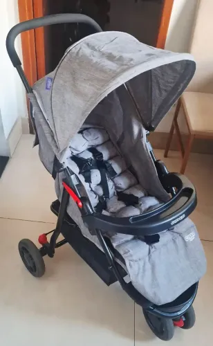 Carrinho de Bebê Toffy Cosco com adaptador para bebê conforto Wizz Bilss