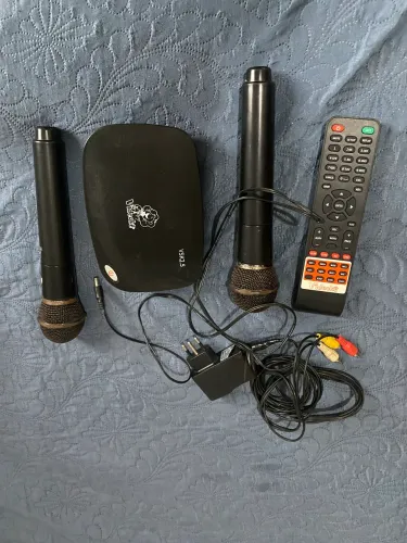 Vendo aparelho de karaokê profissional com pontuação e mais 6 mil músicas