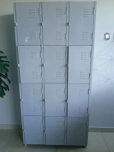 Armário de academia 12 portas
