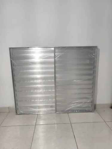? **JANELA DE QUARTO VENEZIANA 3 FOLHAS - SEM GRADE - 1,00 x 1,00 - BRILHANTE**