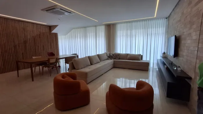 Casa á venda - Porteira Fechada - 450m² - 3 suites - Montenegro Boulevard!