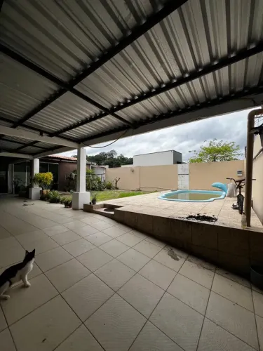 Casa no Condomínio Bosque das Palmas 3 Qts sendo 2 Suítes Energia Solar e Piscina