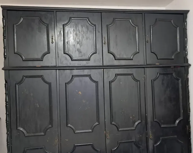Guarda roupa de madeira