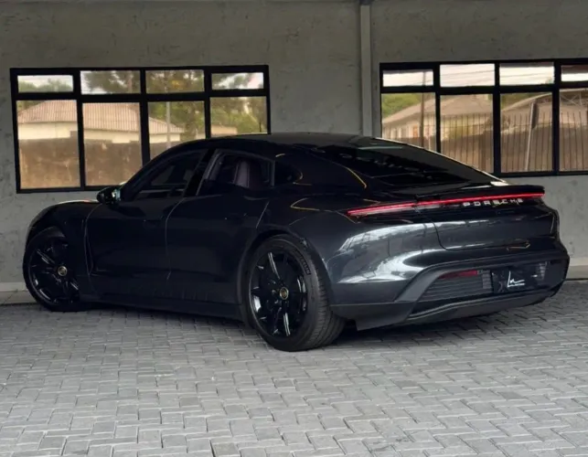 Porsche Taycan (elétrico) 2021