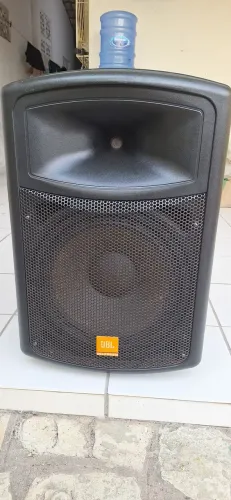 Caixa JBL super conservada