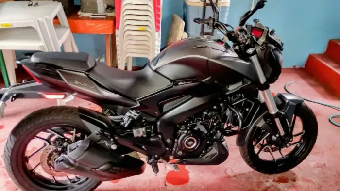 Bajaj Dominar 400 2024 - único dono - baixa Km