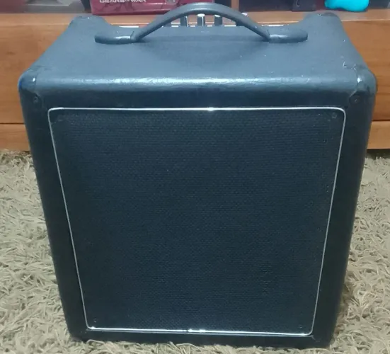 Ampli baixo Warm Music BA110/Troco por Zoom B1four, leia!