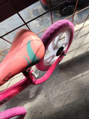 Bicicleta de equilíbrio infantil novinha