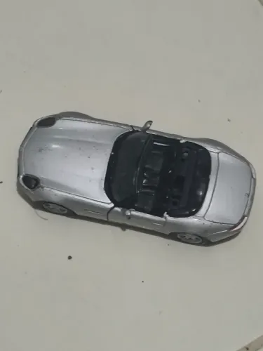 Miniatura BMW Z8 Maisto 1/38