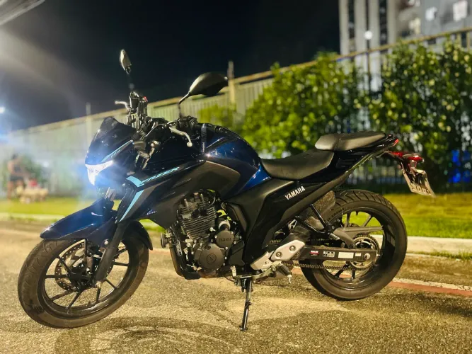 Moto fz25 yamara