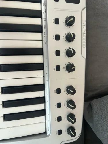 Teclado controlador M audio 25 teclas