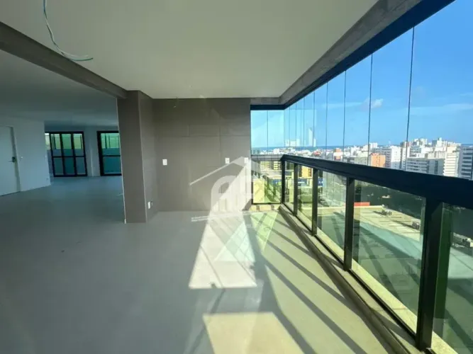 Cobertura Garden à venda no Edifício Giardini, totalmente nascente na Ponta Verde
