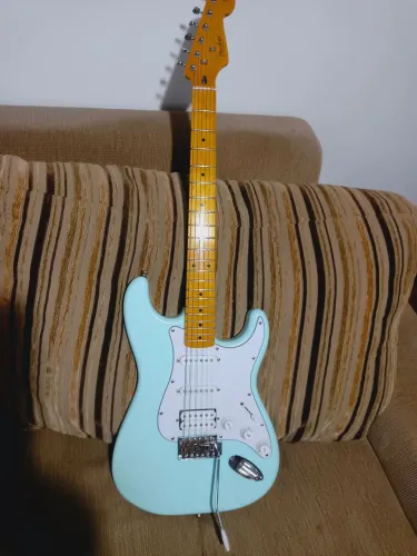 Guitarra Fender Strato HSS azul (Chn)