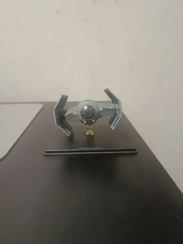 Miniatura Star Wars TIE Advanced x1 (Darth Vader) - Planeta DeAgostini