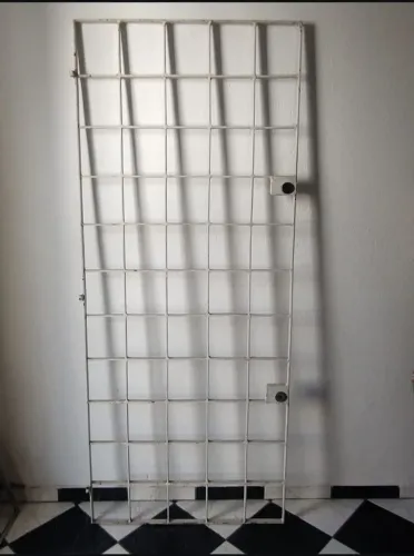 Grade para porta bem resistente