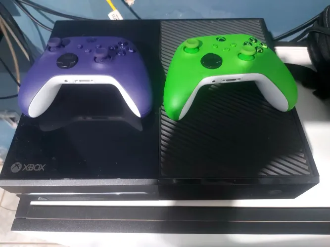 Xbox One com Kinect + 2 controle