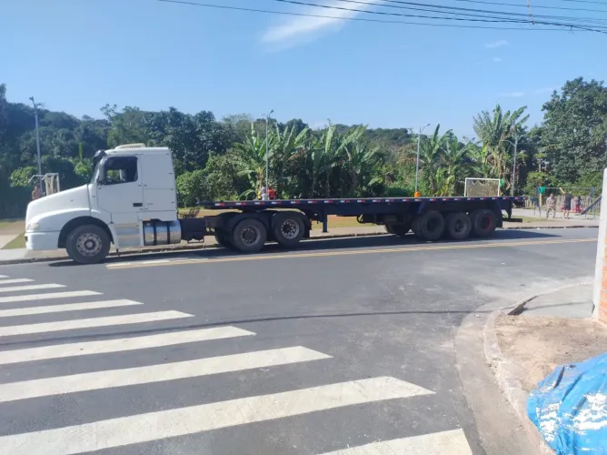 Volvo nh 12 carreta porta container grade baixa